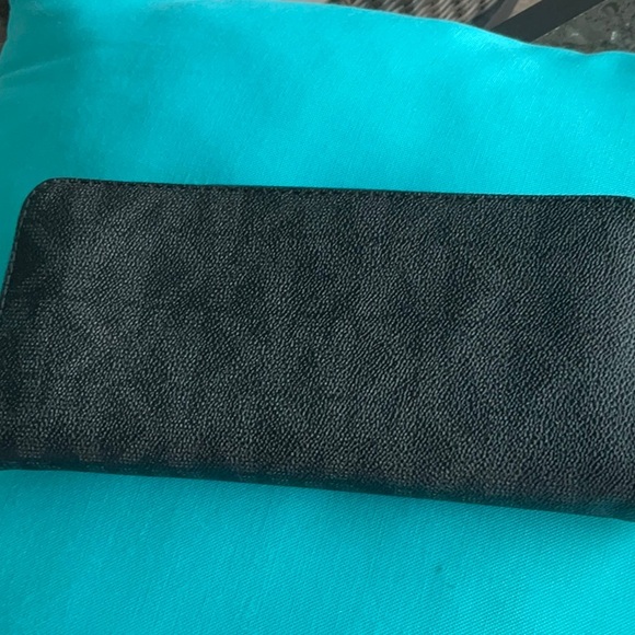 Michael Kors wallet - Picture 4 of 10